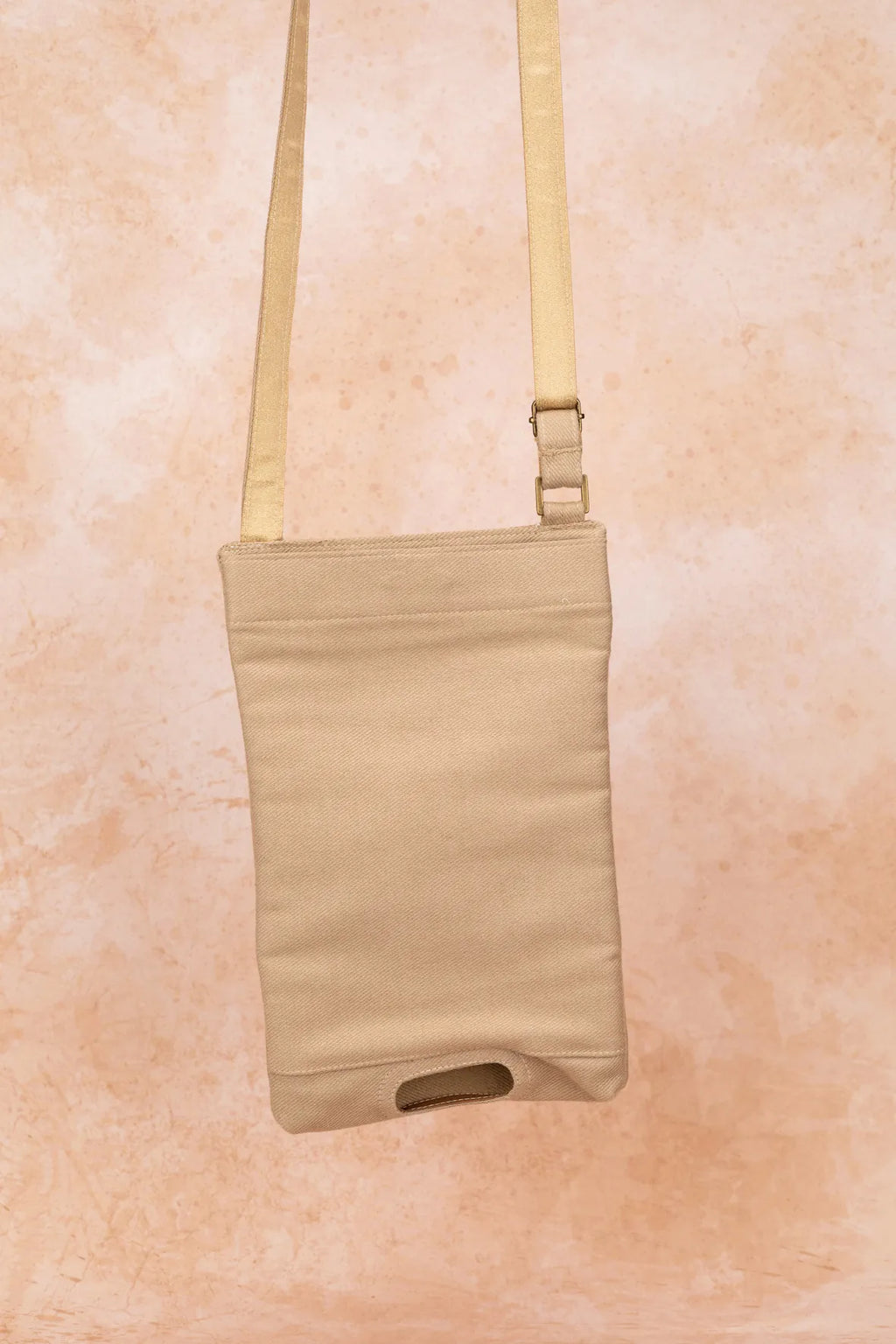 12" In-Motion Girl Carry Bag