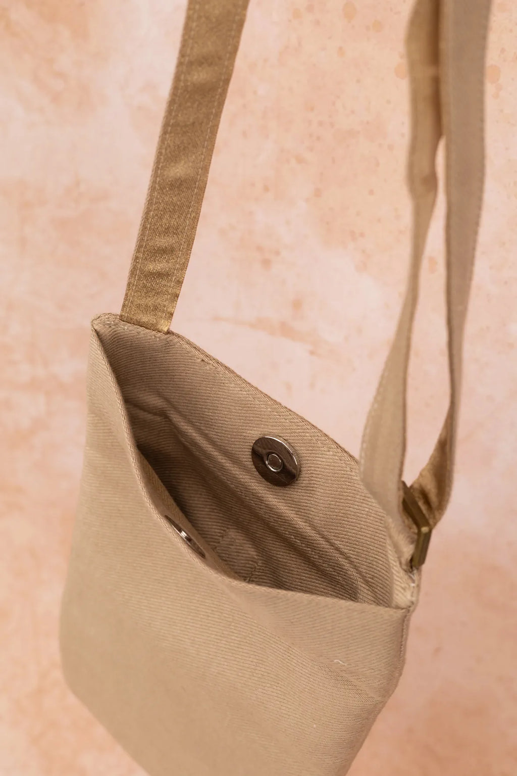 12" In-Motion Girl Carry Bag