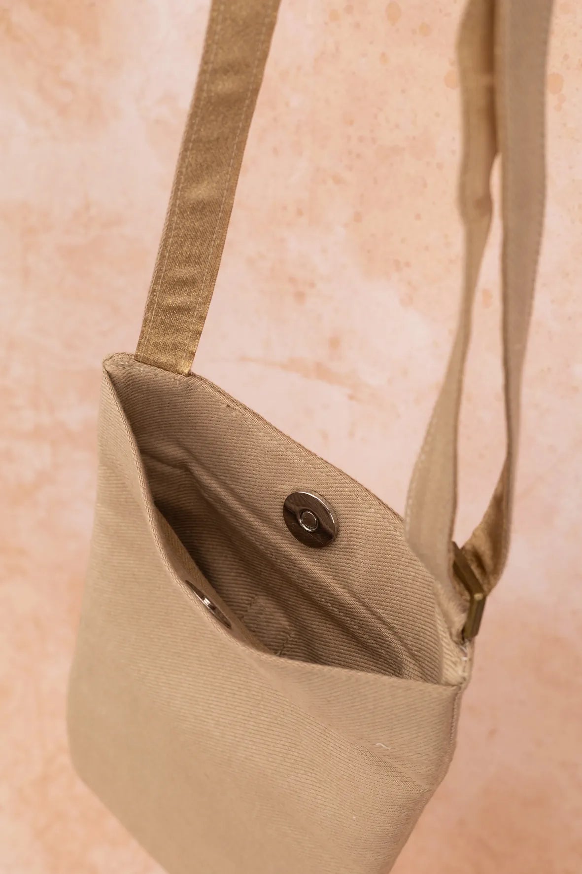 12" In-Motion Girl Carry Bag