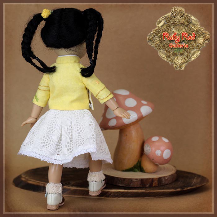 8" Teng Ping Yellow Embroidered Outfit (HC0069A)