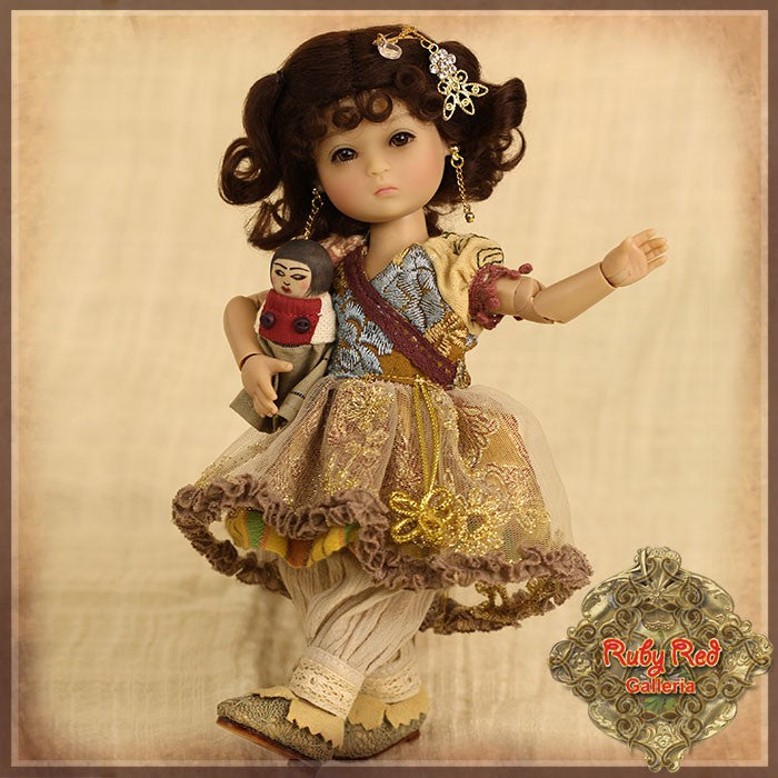 8'' Four Kindergartner - Ishara (FA0015A)