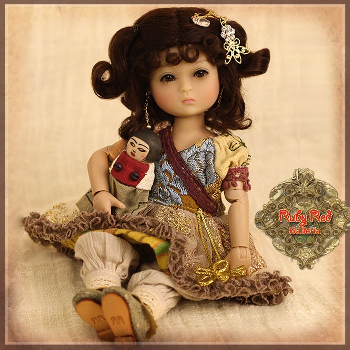 8'' Four Kindergartner - Ishara (FA0015A)