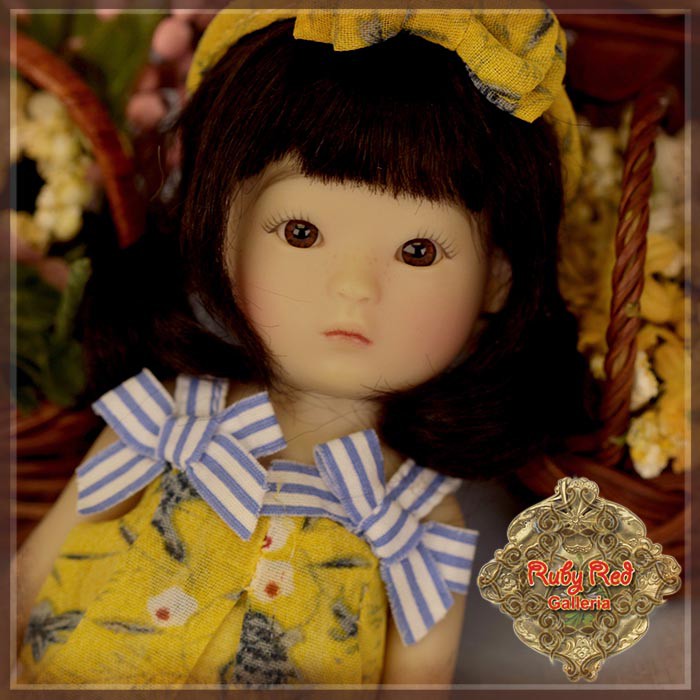 5.5" Yu Ping Cool Spring outfit (HC0093A)