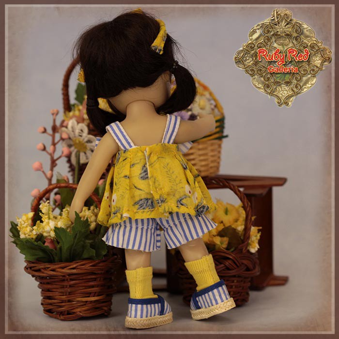 5.5" Yu Ping Cool Spring outfit (HC0093A)