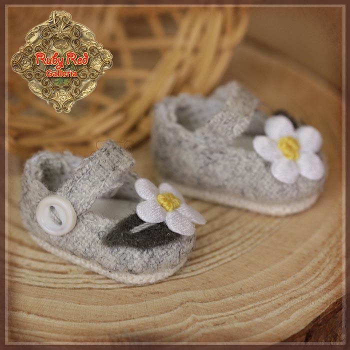 Grey Flower Shoes for 5.5" Dolls (HH0059A)