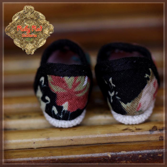 Red Embroidered Shoes for 5.5" Dolls (HH0068A)