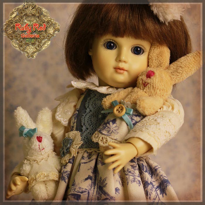 Bleutte and her friends (EA0015A)