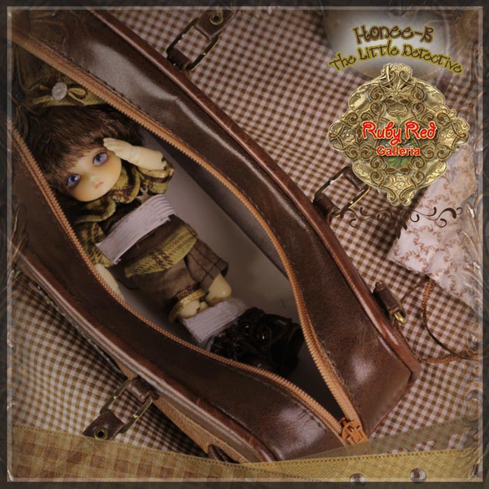 4.5'' Honee-B, The Little Detective (CA0014A)