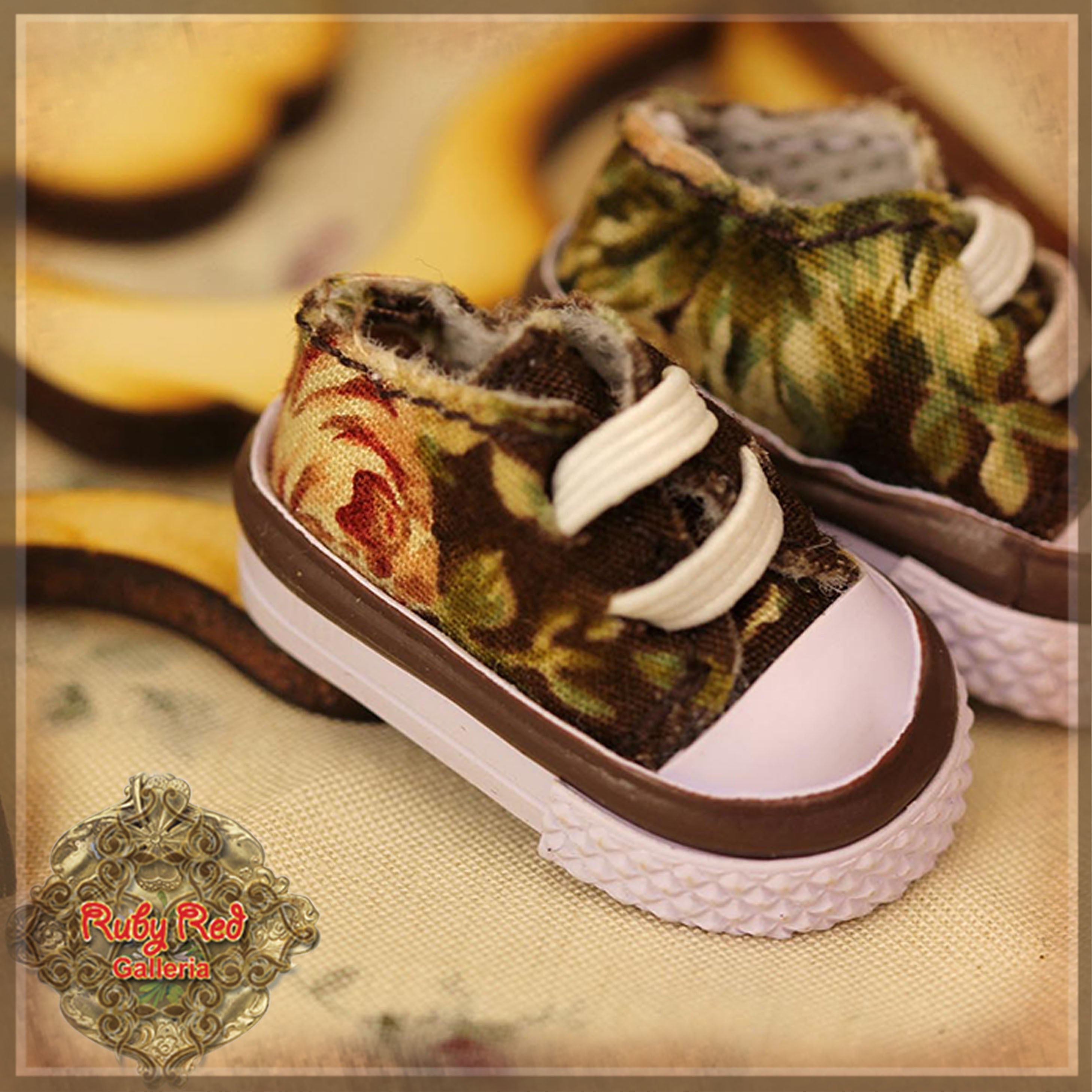 Brown Floral Print Canvas Shoes for 8" Dolls (HH0015A)