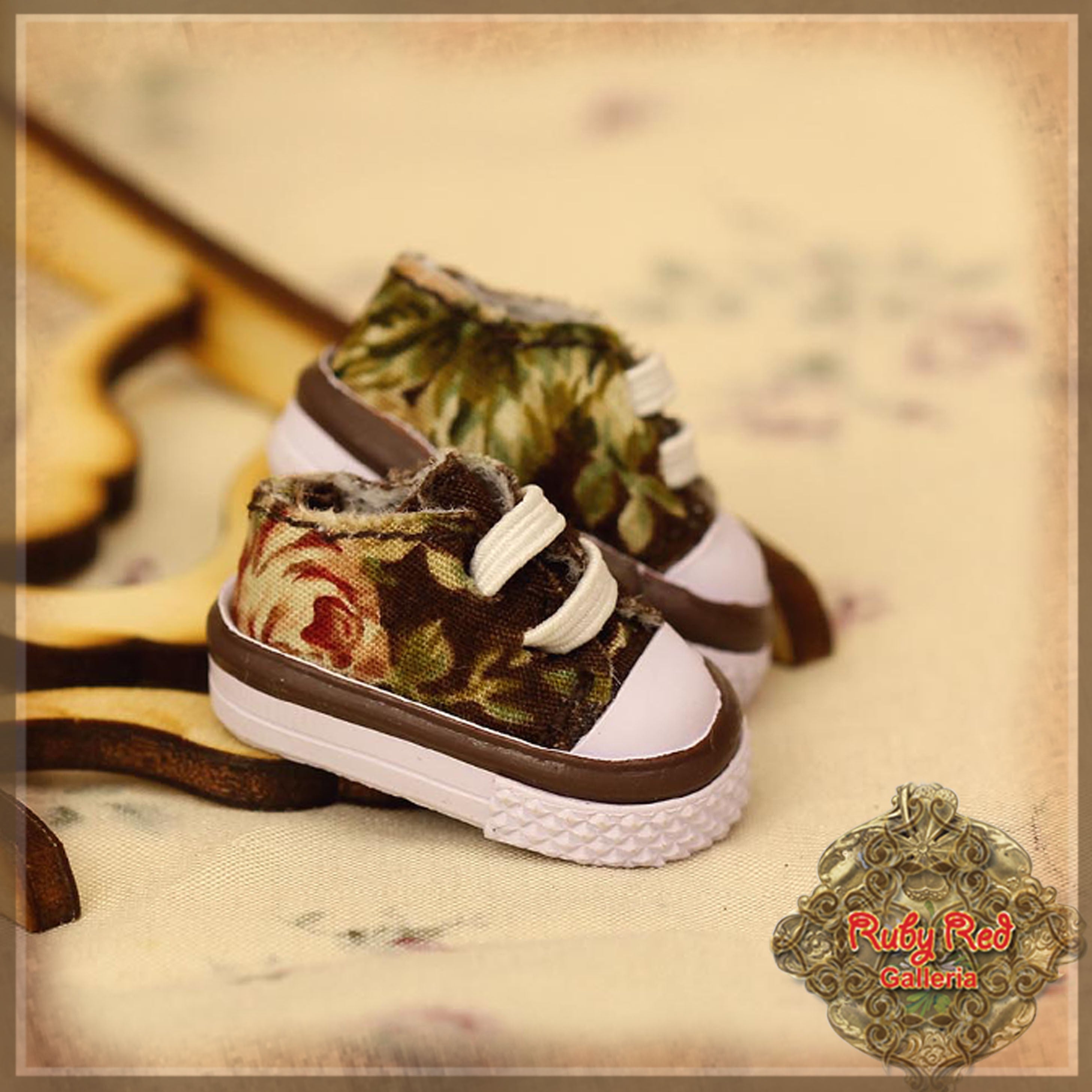 Brown Floral Print Canvas Shoes for 8" Dolls (HH0015A)
