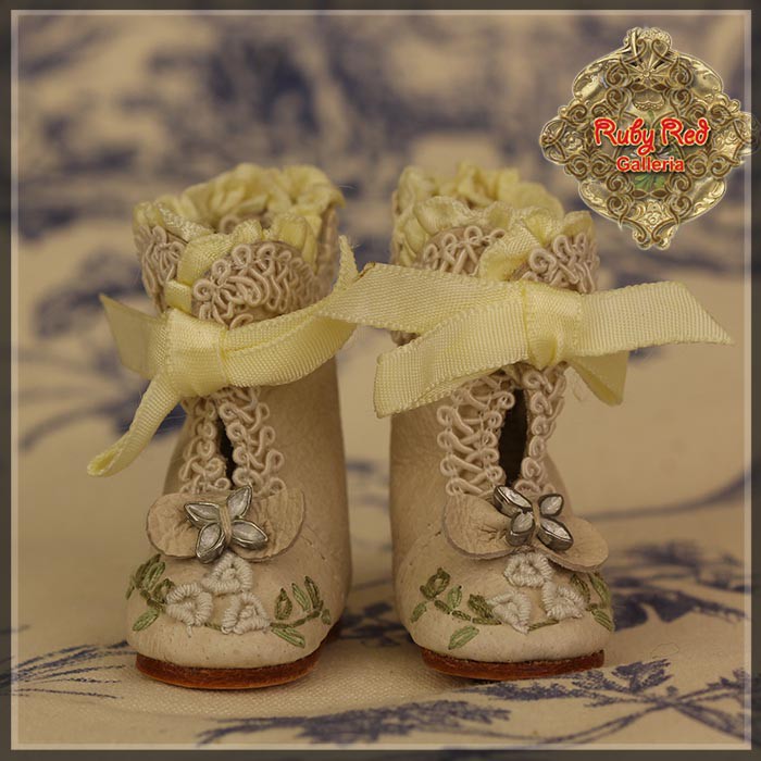 Beige Leather Boots with Embroidery for 11.5" Bleuette Doll (EH0041A)