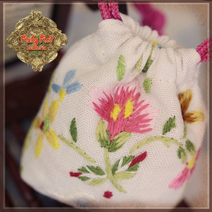 White Embroidered Bag for Ten Ping (HZ0026A)