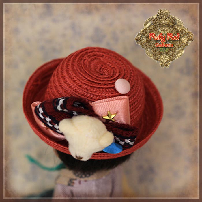 Straw Hat with Bear for Yu Ping (Red Version) (HZ0017A)