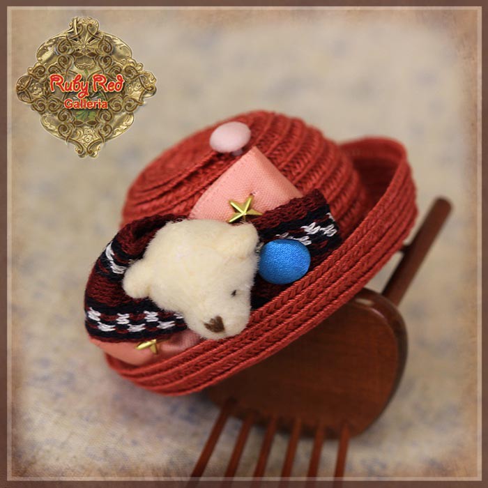 Straw Hat with Bear for Yu Ping (Red Version) (HZ0017A)