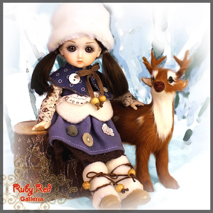 8'' StrawBerina, Northern Forest-Winter (GA0019A)