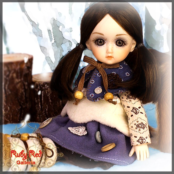 8'' StrawBerina, Northern Forest-Winter (GA0019A)