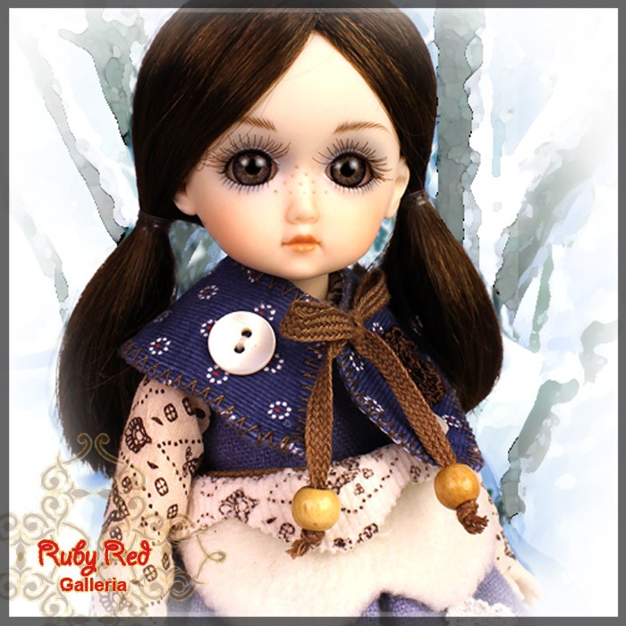 8'' StrawBerina, Northern Forest-Winter (GA0019A)