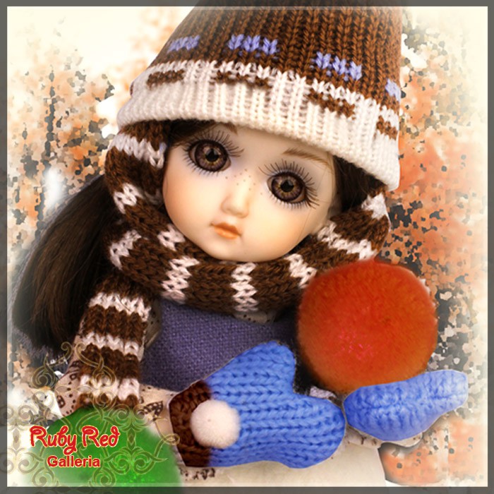 8'' StrawBerina, Northern Forest-Winter (GA0019A)