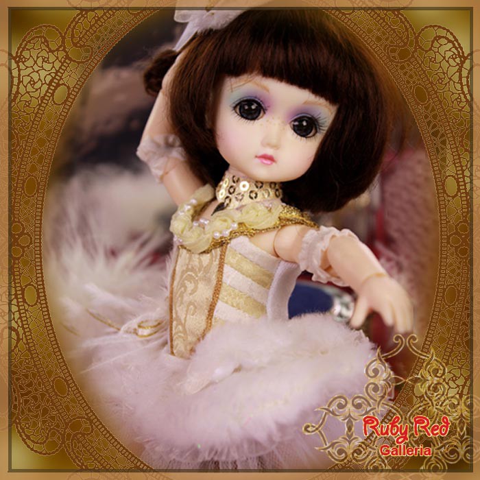 8'' StrawBerina, The Ballet Swan (GA0012A)