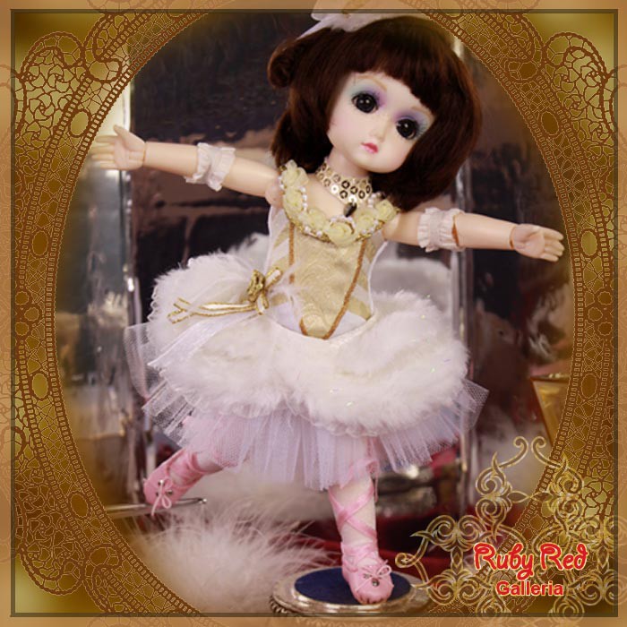 8'' StrawBerina, The Ballet Swan (GA0012A)