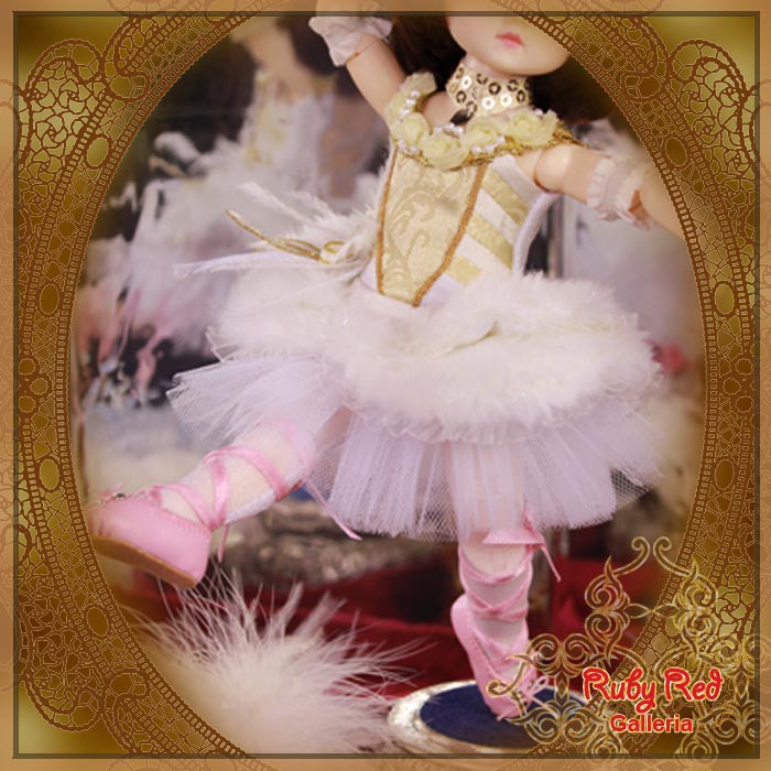 8'' StrawBerina, The Ballet Swan (GA0012A)