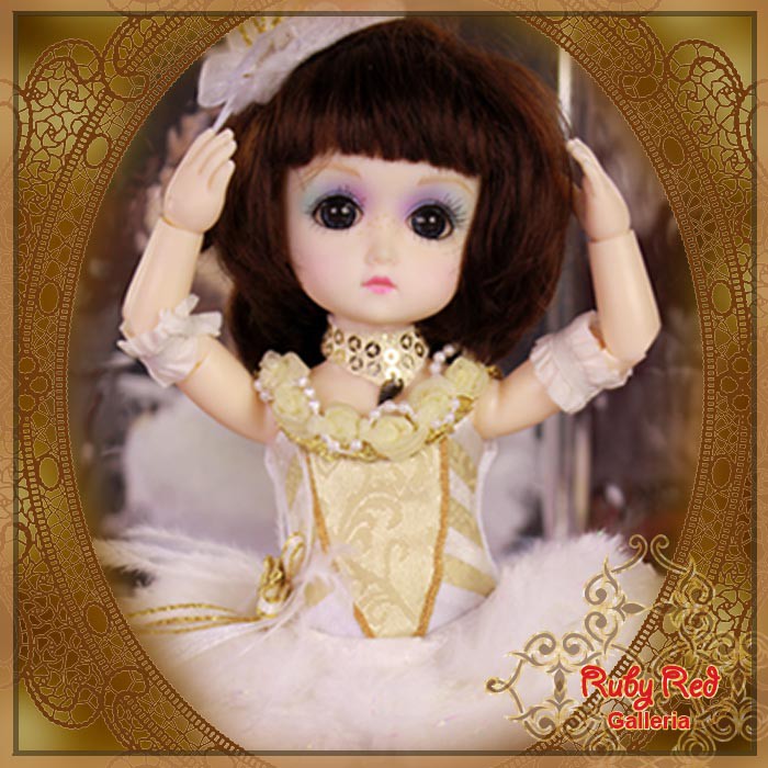 8'' StrawBerina, The Ballet Swan (GA0012A)
