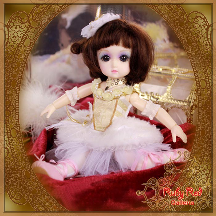 8'' StrawBerina, The Ballet Swan (GA0012A)