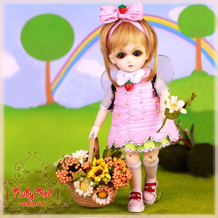 8'' StrawBerina, Flying around with Butterflies (GA0008A)