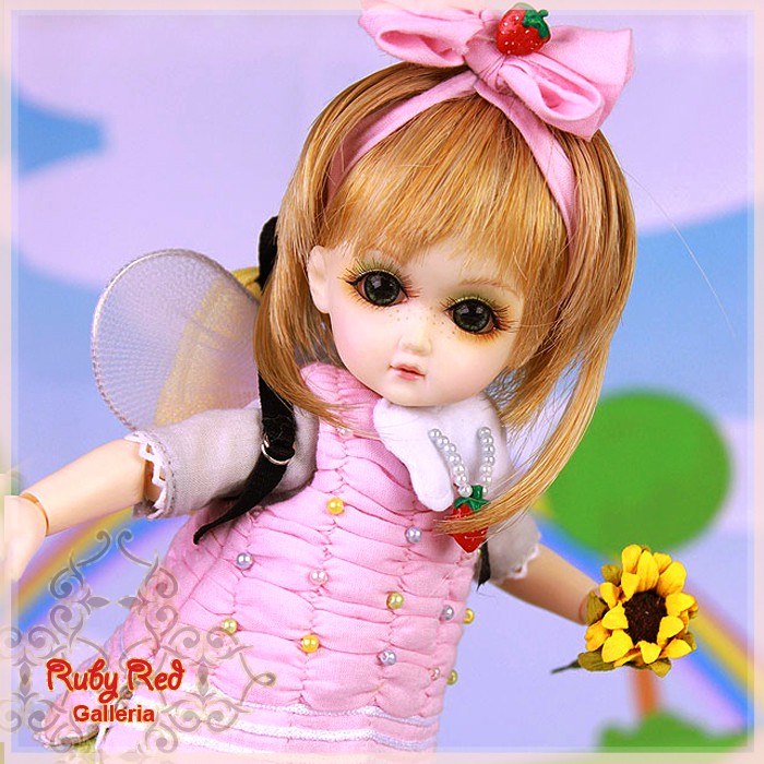 8'' StrawBerina, Flying around with Butterflies (GA0008A)