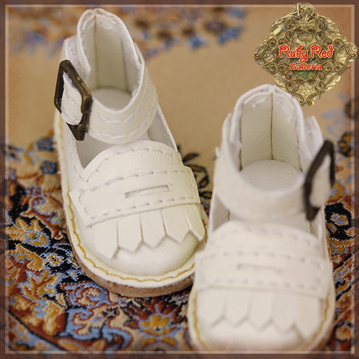 White Shoes for 8" Dolls (HH0038A)