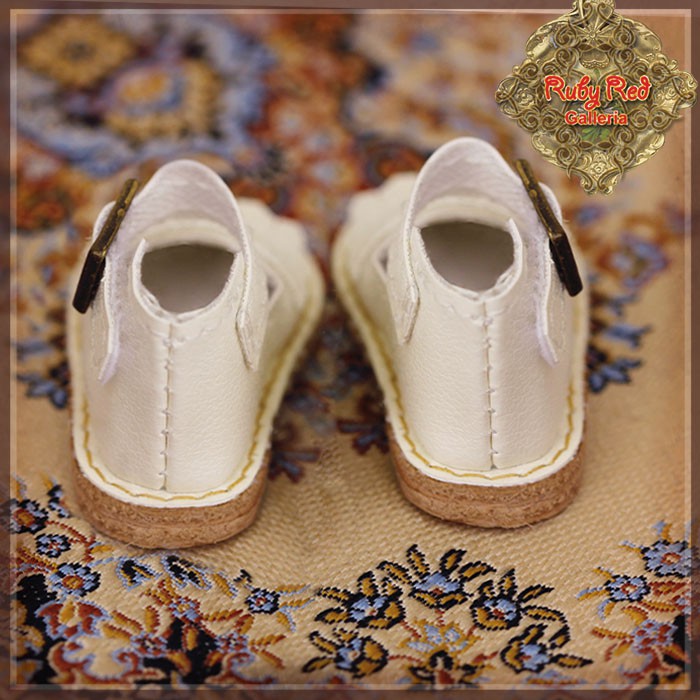 White Shoes for 8" Dolls (HH0038A)