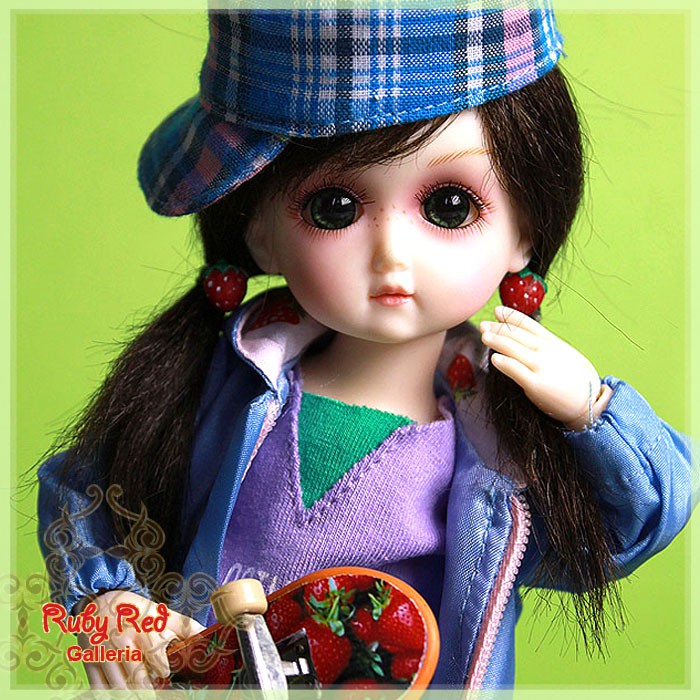 8'' StrawBerina, Skater-Girl (GA0003A)