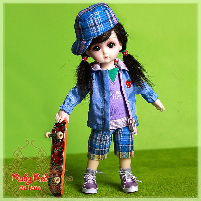 8'' StrawBerina, Skater-Girl (GA0003A)