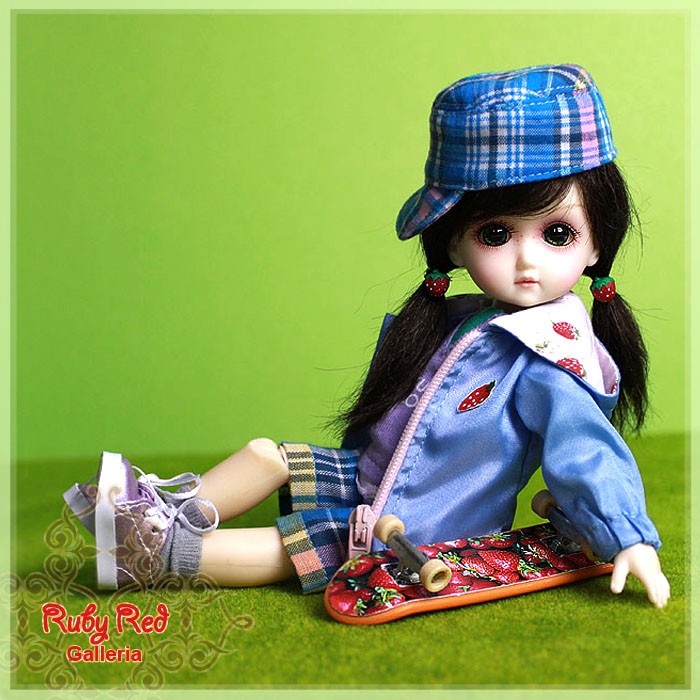 8'' StrawBerina, Skater-Girl (GA0003A)