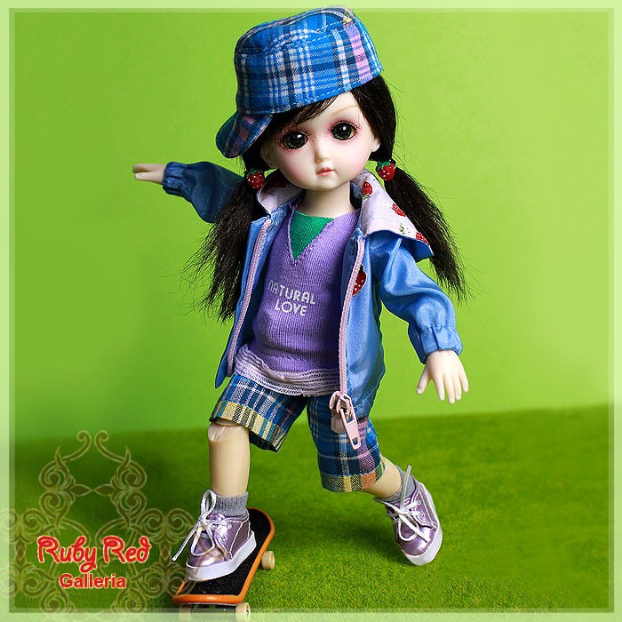 8'' StrawBerina, Skater-Girl (GA0003A)