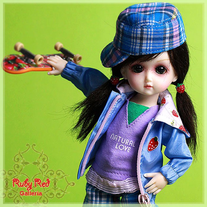 8'' StrawBerina, Skater-Girl (GA0003A)