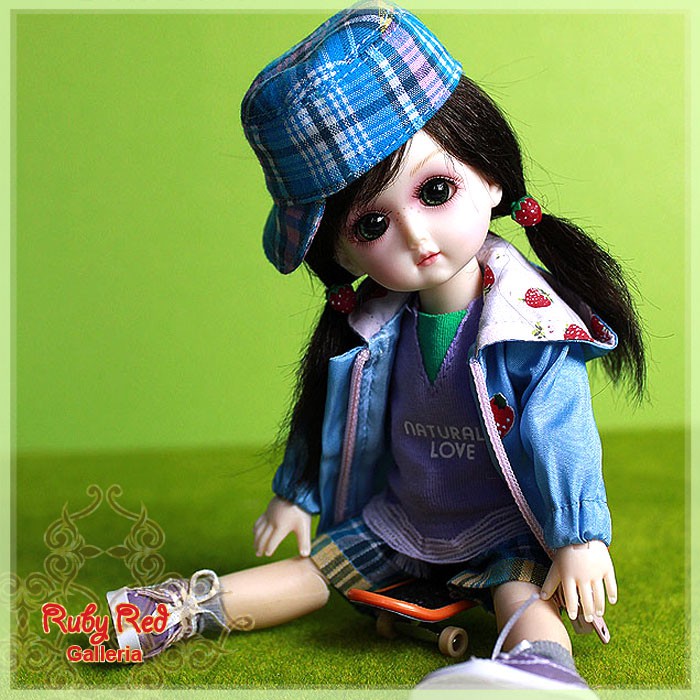 8'' StrawBerina, Skater-Girl (GA0003A)