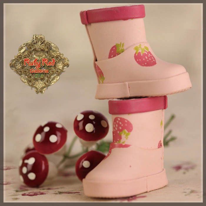 2.2cm Pink Strawberry Rain Boots for Blythe, Pullip & Momoko Dolls (RH0076A)