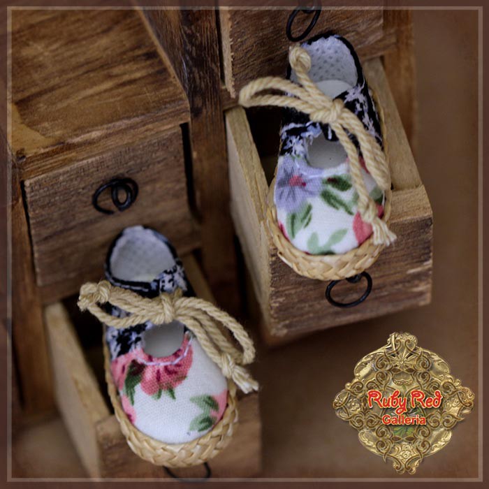 White/Blue Floral Shoes for 8" Dolls (HH0061A)