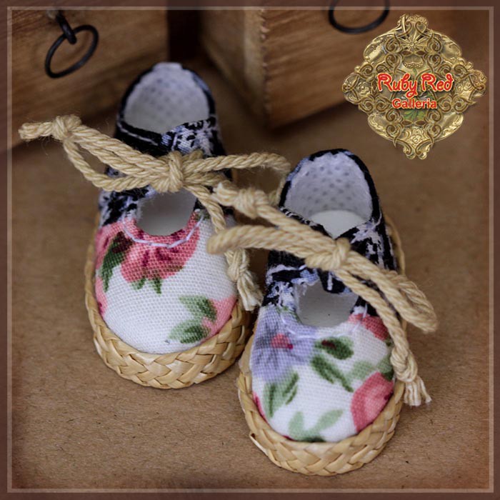 White/Blue Floral Shoes for 8" Dolls (HH0061A)