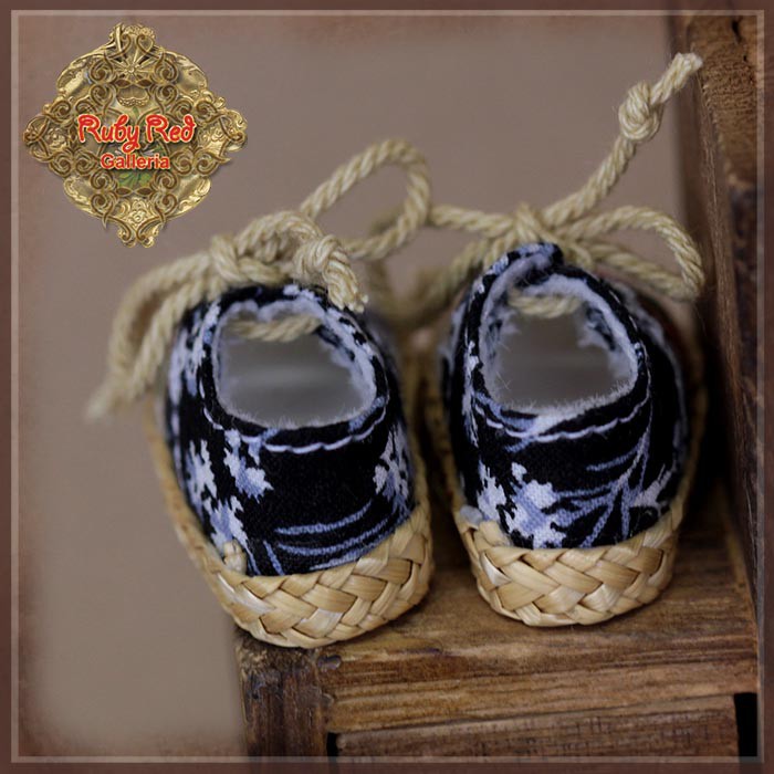 White/Blue Floral Shoes for 8" Dolls (HH0061A)