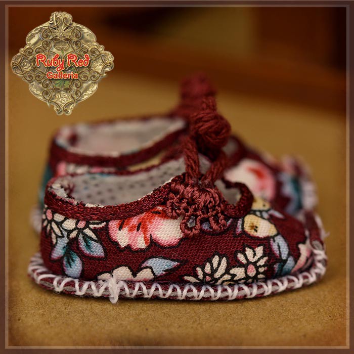 Burgundy with Flower Shoes for 8" Dolls (HH0071A)